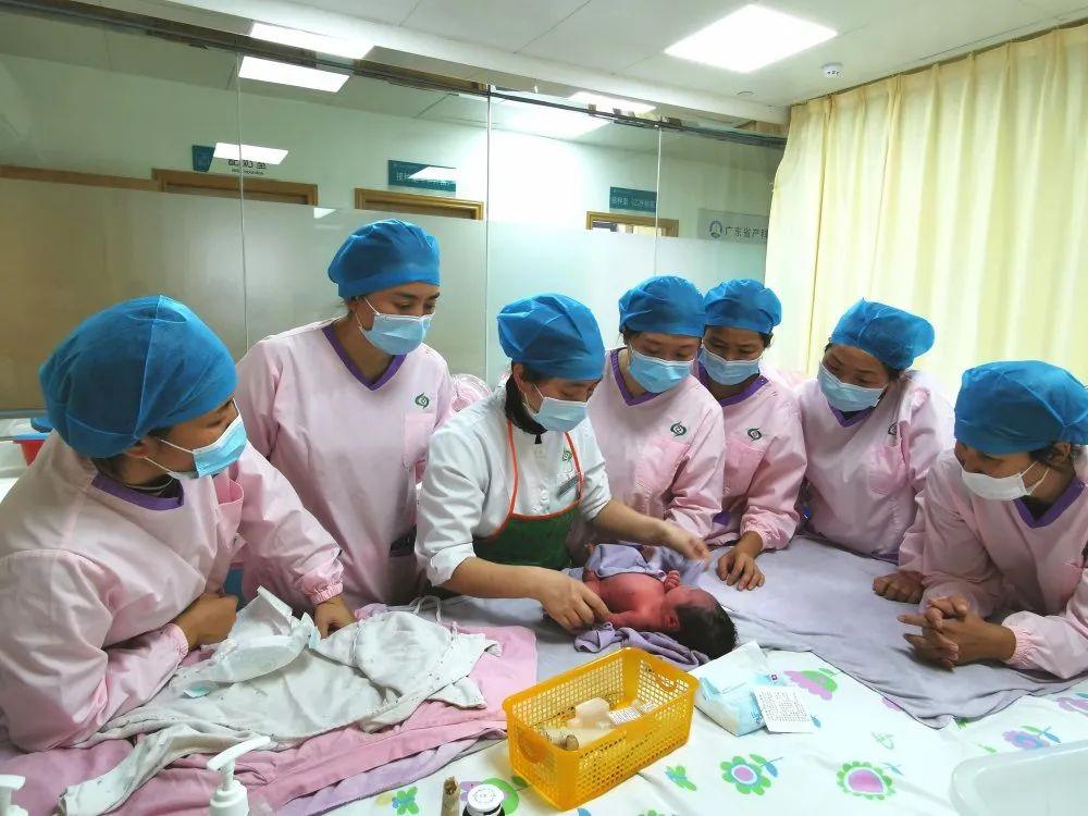 海伦市妇婴监护型护送